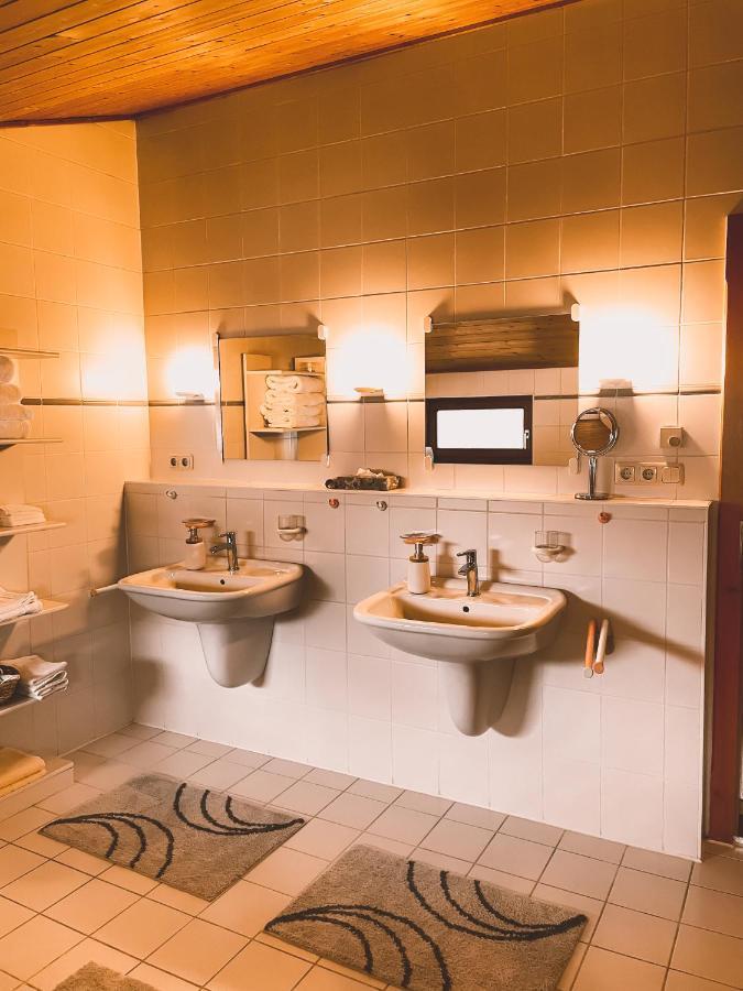 Naturnahes Familienchalet Mit Garten - Wifi - Netflix - Nur 15 Minuten Vom Chiemsee Und 35 Minuten Von Muenchen Entfernt Vogtareuth Bagian luar foto