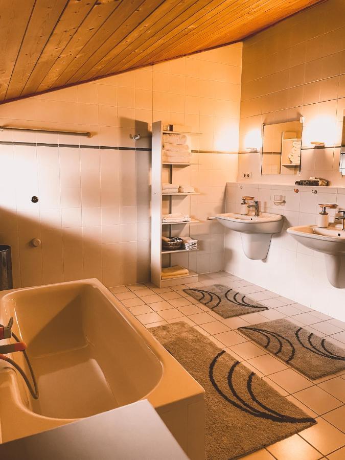 Naturnahes Familienchalet Mit Garten - Wifi - Netflix - Nur 15 Minuten Vom Chiemsee Und 35 Minuten Von Muenchen Entfernt Vogtareuth Bagian luar foto