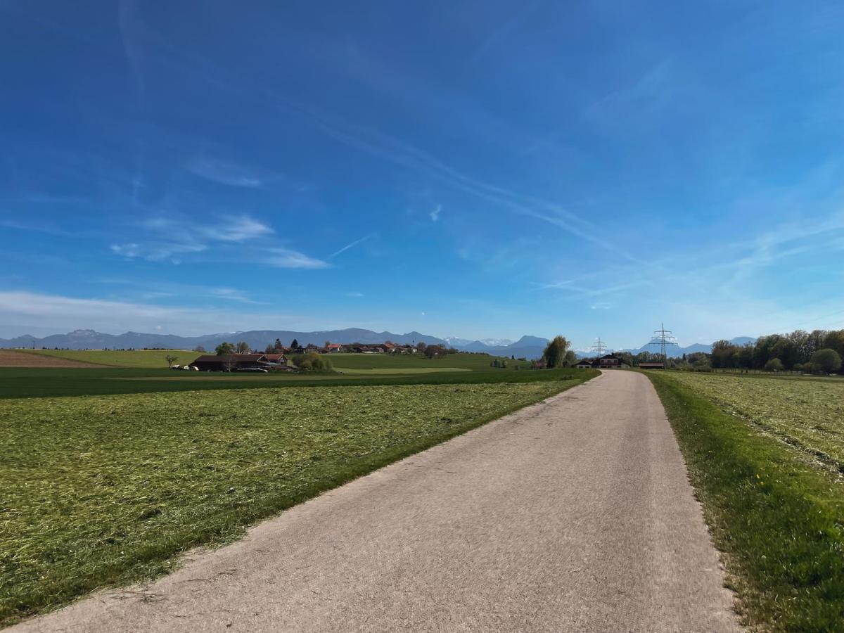 Naturnahes Familienchalet Mit Garten - Wifi - Netflix - Nur 15 Minuten Vom Chiemsee Und 35 Minuten Von Muenchen Entfernt Vogtareuth Bagian luar foto